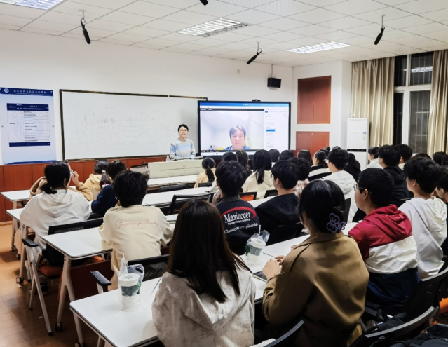 学生满意度作为根底目标要点考察学生对课程内容实用性