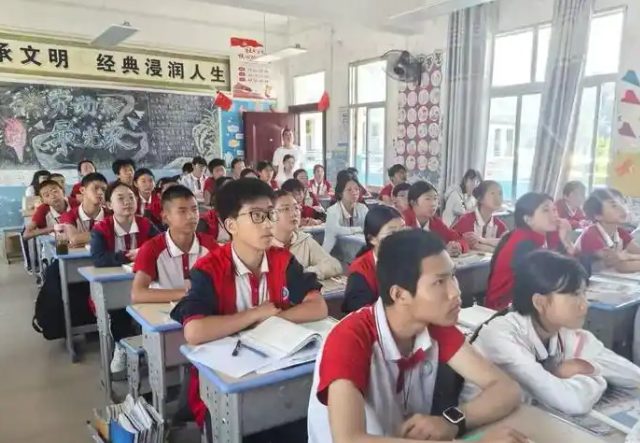 从常识传授到心灵陪同一堂堂生动的课程一次次温暖的互动 从常识传授到心灵陪同一堂堂生动的课程一次次温暖的互动