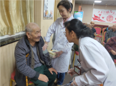 随着医院规模扩张及信息化提升老年人“看病难